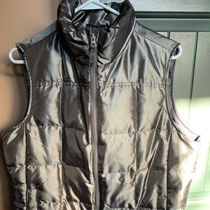 Down vest, metallic silver.